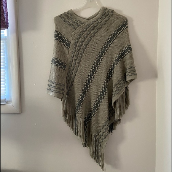 Ganz TWO TONE FRINGED PONCHO NWOT - Picture 1 of 3